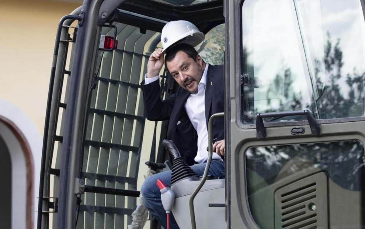 Matteo Salvini, il ruspista ruspato