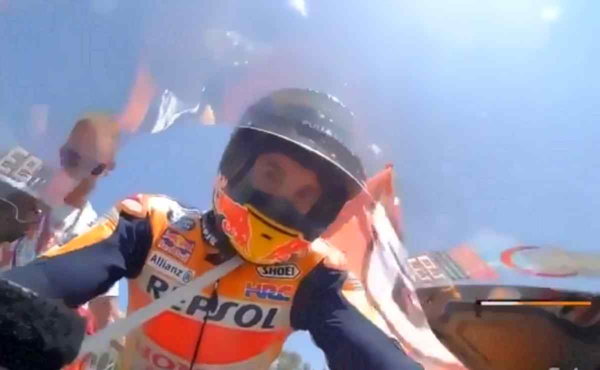 MotoGP, in Catalogna Lorenzo fa fuori i diretti di avversari di Marquez che vince in solitaria