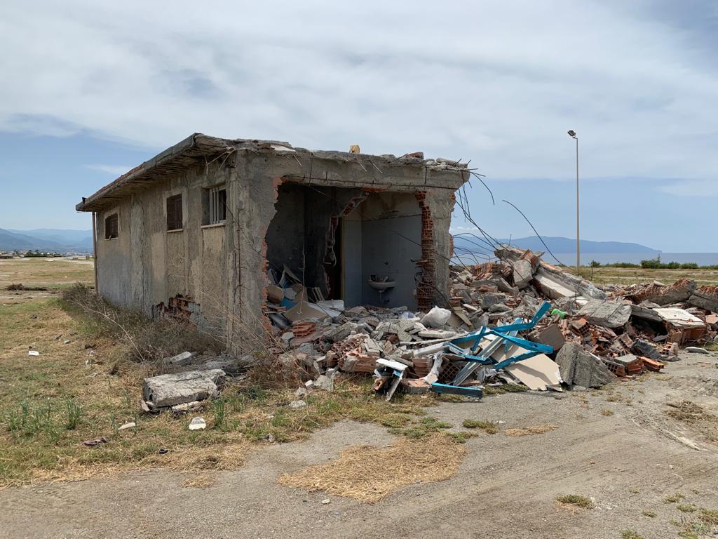 Milazzo (ME) - Rimosse le due strutture in cemento nella riviera di Ponente