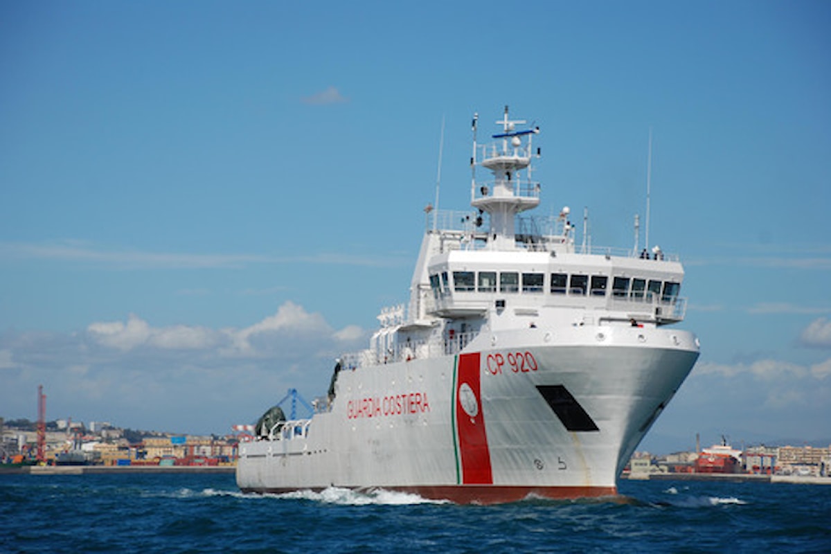 Nave Gregoretti della Guardia Costiera italiana a Creta