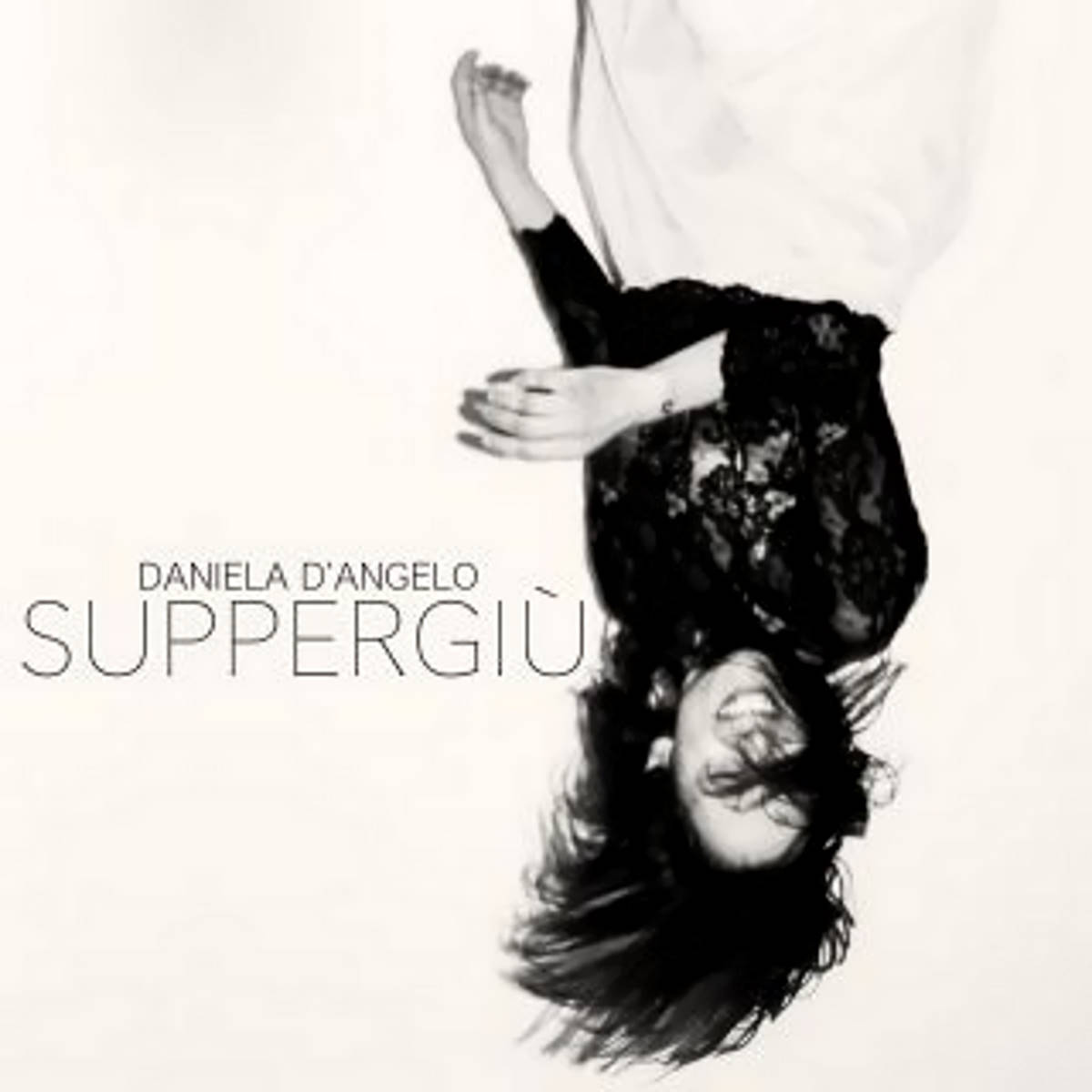 DANIELA D’ANGELO, Suppergiù è il nuovo estratto dall’album “Petricore”, esordio solista della cantautrice