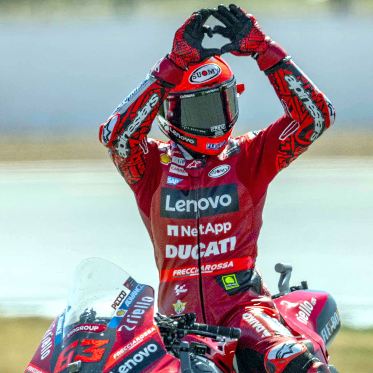 MotoGP, Bagnaia vince il GP della Gran Bretagna: due Ducati sul podio
