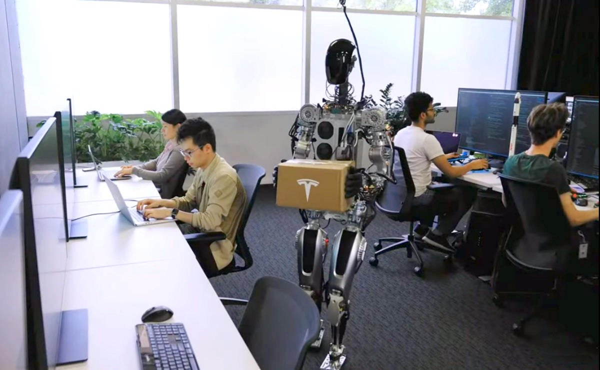 Musk ha presentato Optimus, il robot umanoide di Tesla