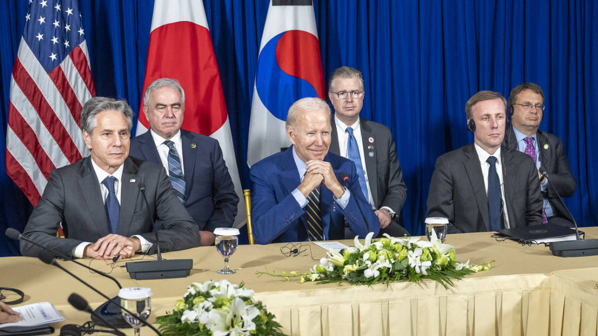 Xi Jinping e Biden si sono incontrati a Bali: tra i due strette di mano e sorrisi