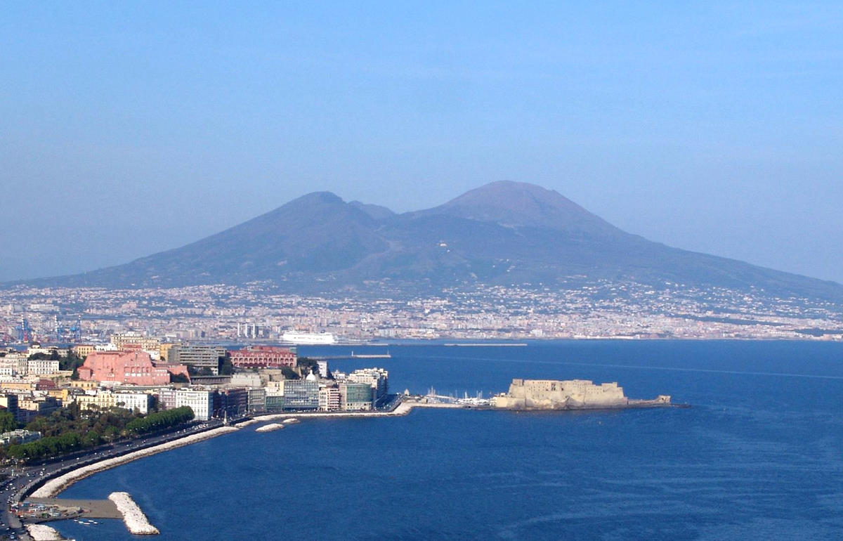 Napoli è una grande città turistica e il sindaco Manfredi pensa di aumentare la tassa di soggiorno