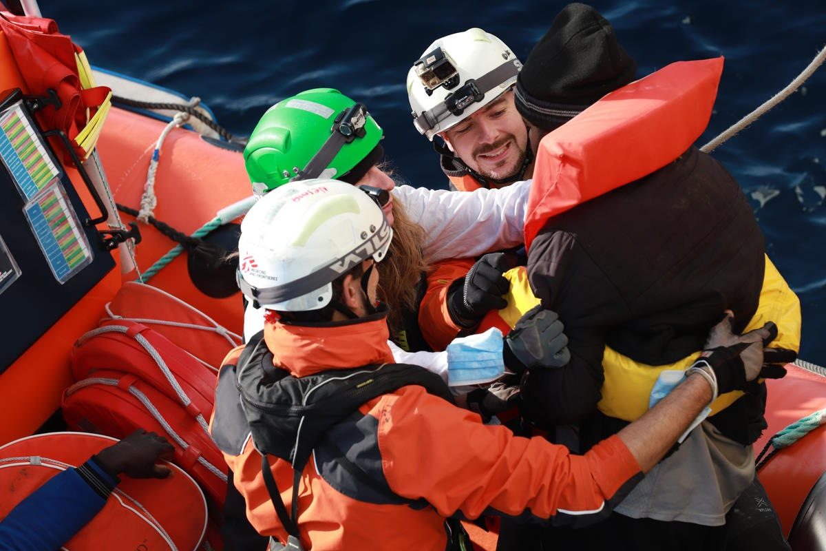 In rotta per La Spezia, la Geo Barents compie altre due missioni di salvataggio: 237 adesso le persone a bordo