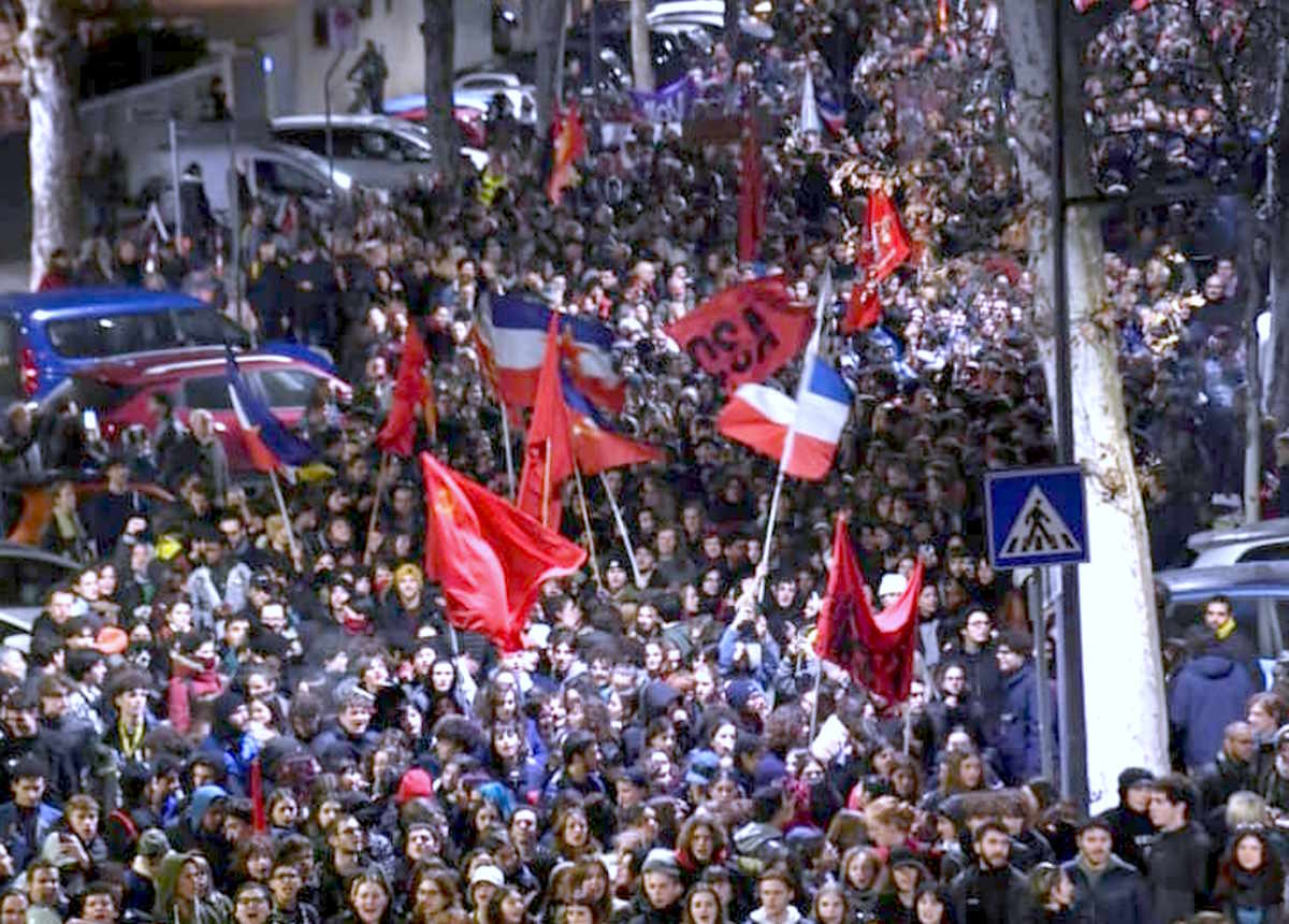A Firenze si è manifestato contro l'aggressione fascista del 18 febbraio. La presa di posizione dei presidi degli istituti superiori