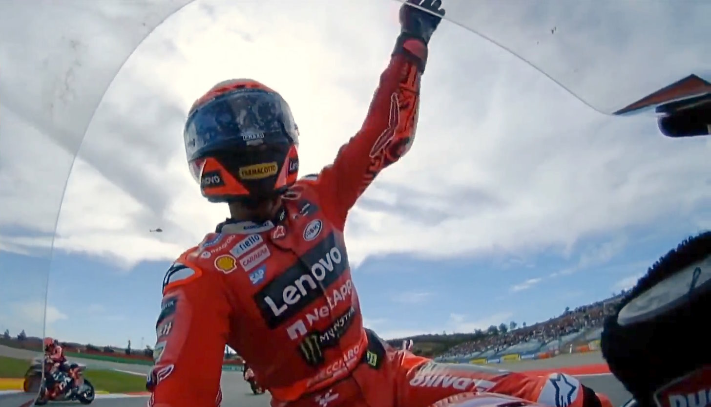 MotoGP: Bagnaia vince la gara sprint, conquista i primi punti nel mondiale e partirà in testa al GP del Portogallo