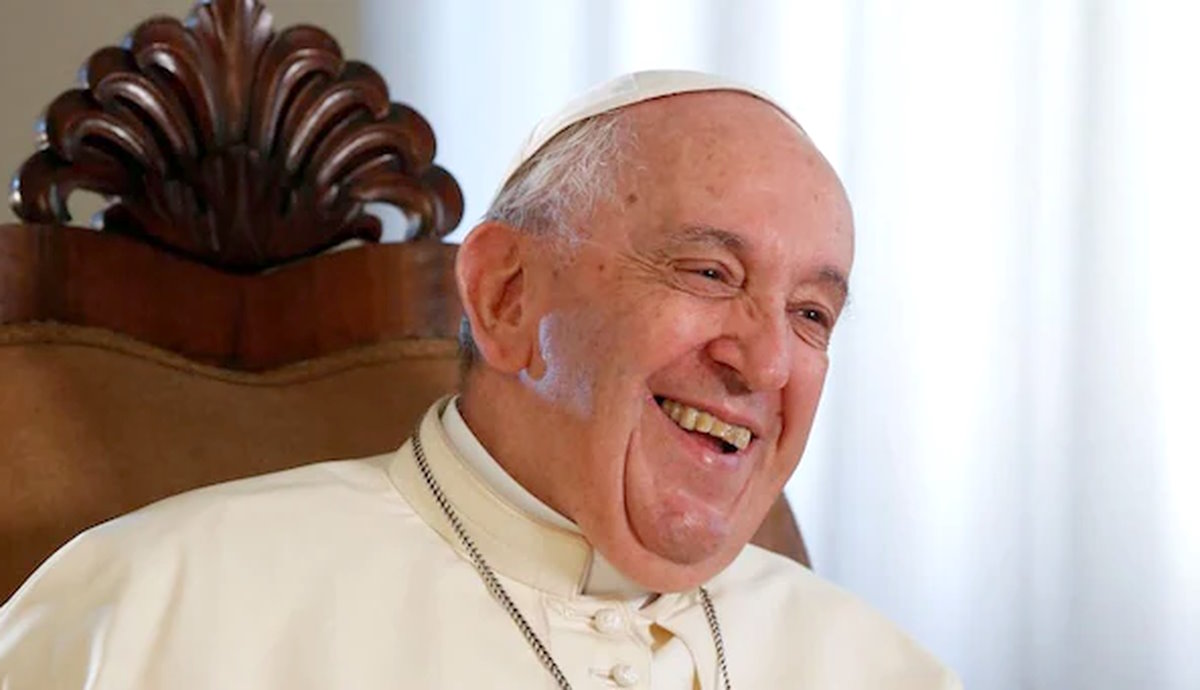 Papa Francesco schizzofrenico e acquietante sui preti sposati