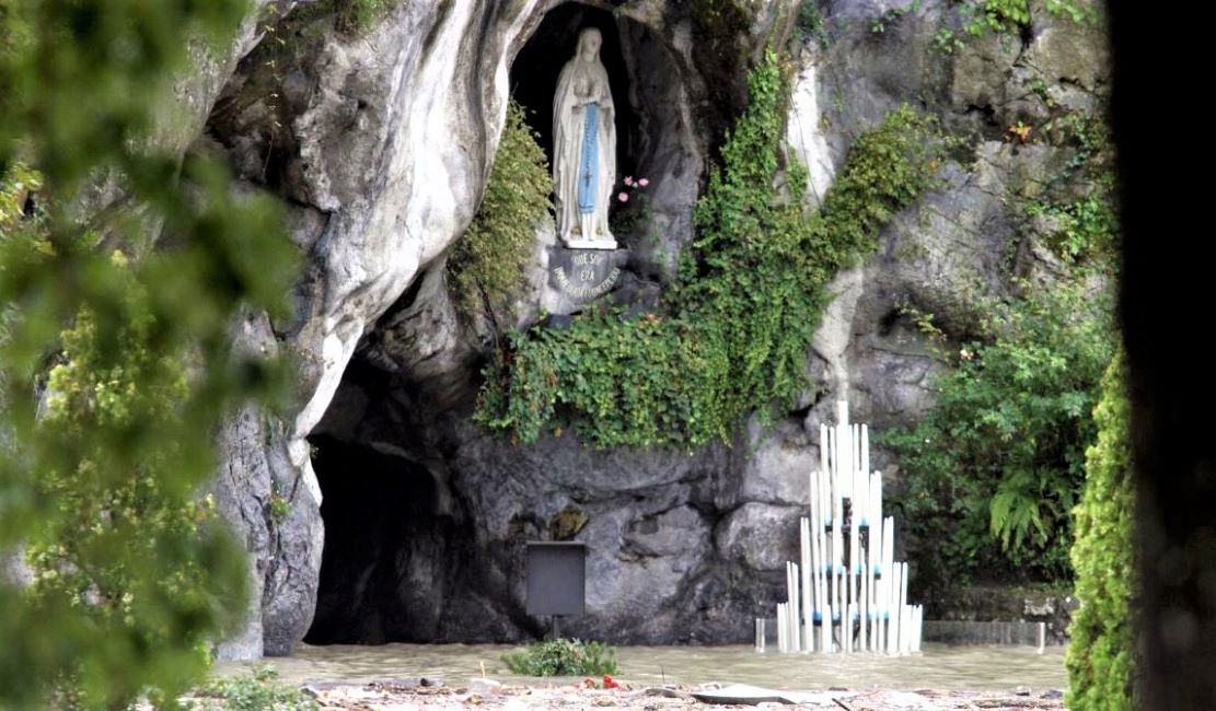 Conclusa “Acquaviva in Fiore”. A giorni da don Antonello l’inaugurazione della Piccola Grotta di “Massabielle” in Lourdes