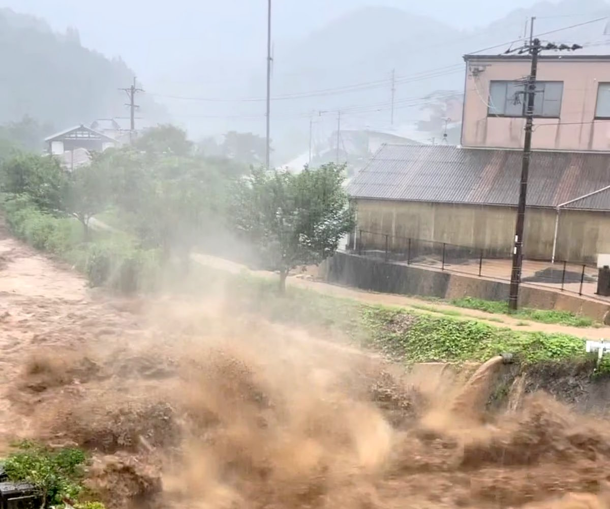 Anche il Giappone sotto piogge torrenziali e avvisi evacuazioni