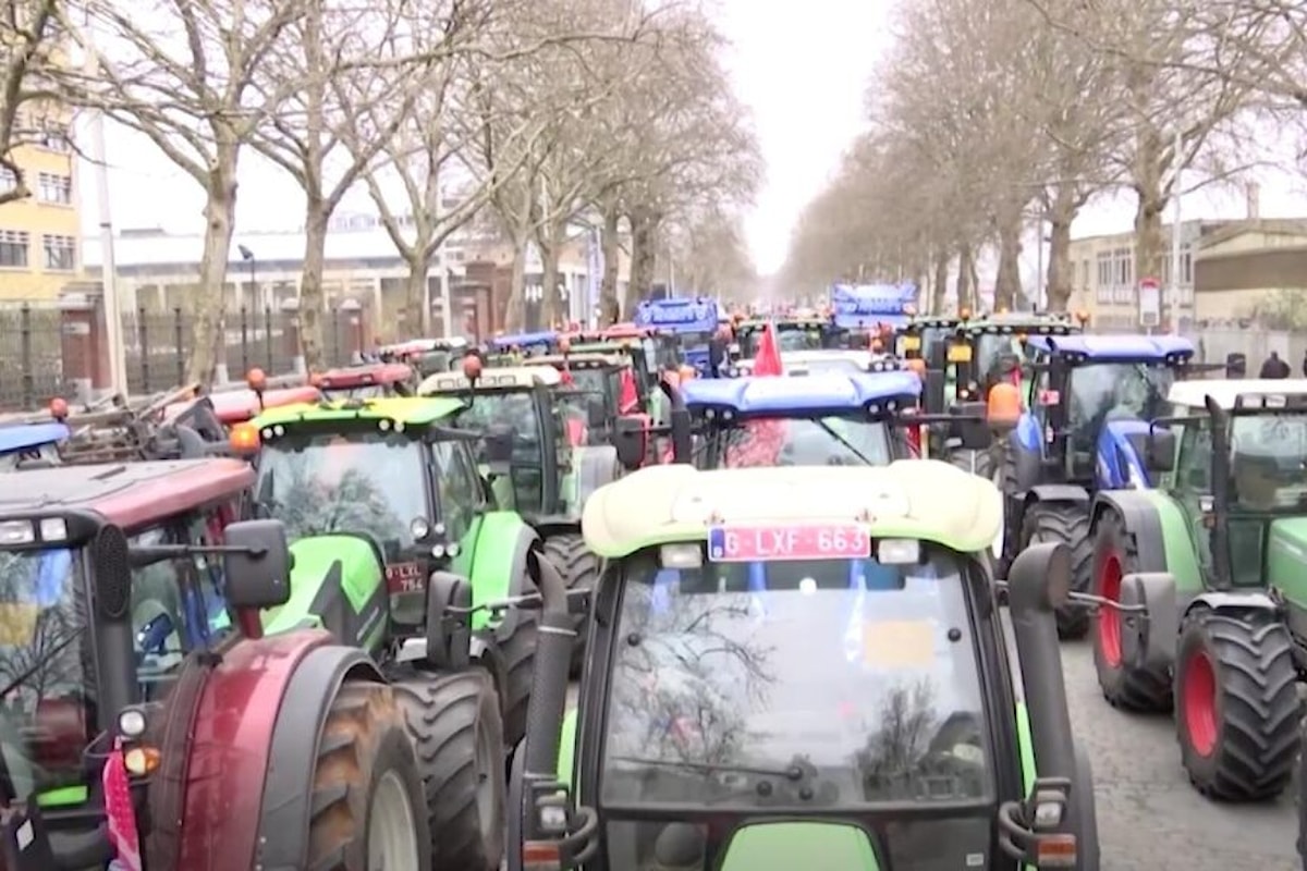 Proteste agricoltori contro il green deal si allargano all'Irlanda