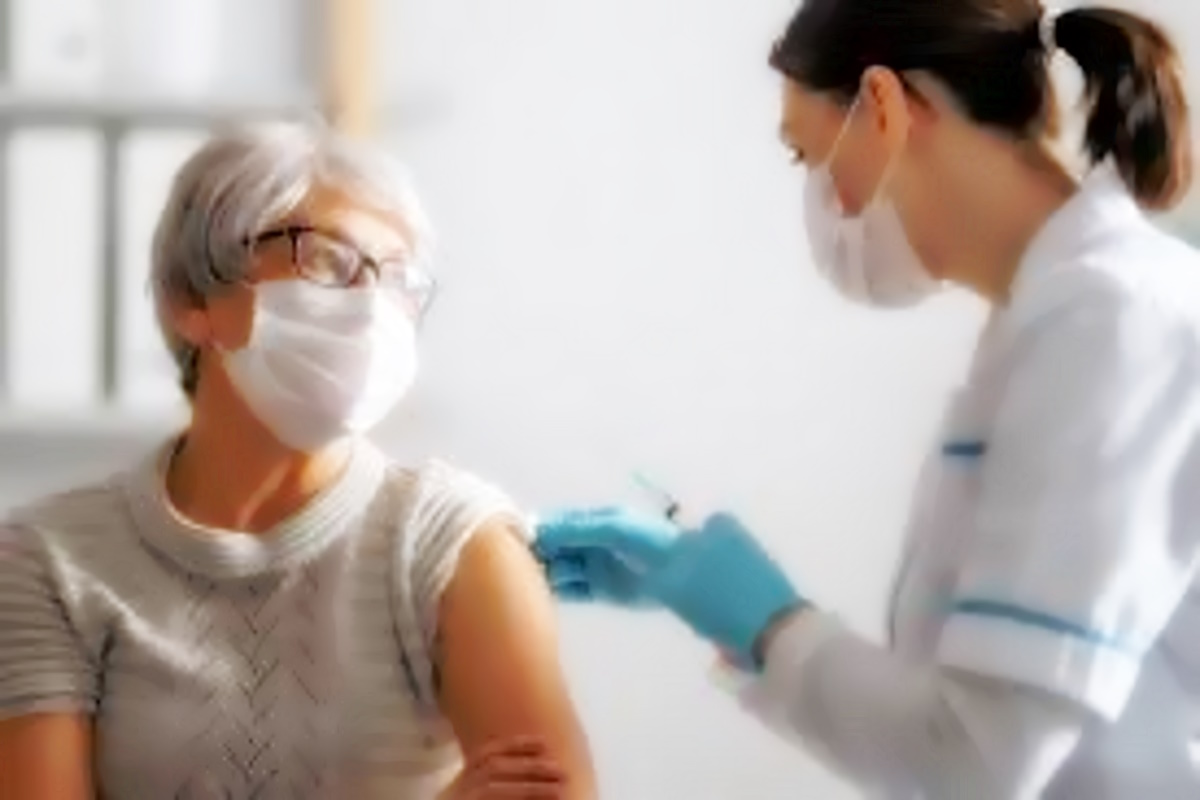 Ministro Schillaci: “Vaccini in ospedale per i fragili”