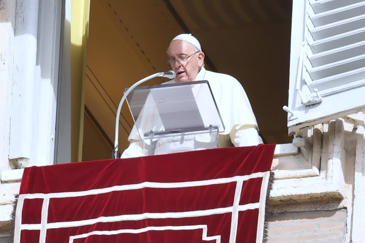 Papa Francesco chiede il cessate il fuoco a Gaza, ma la gente truccata non lo ascolterà