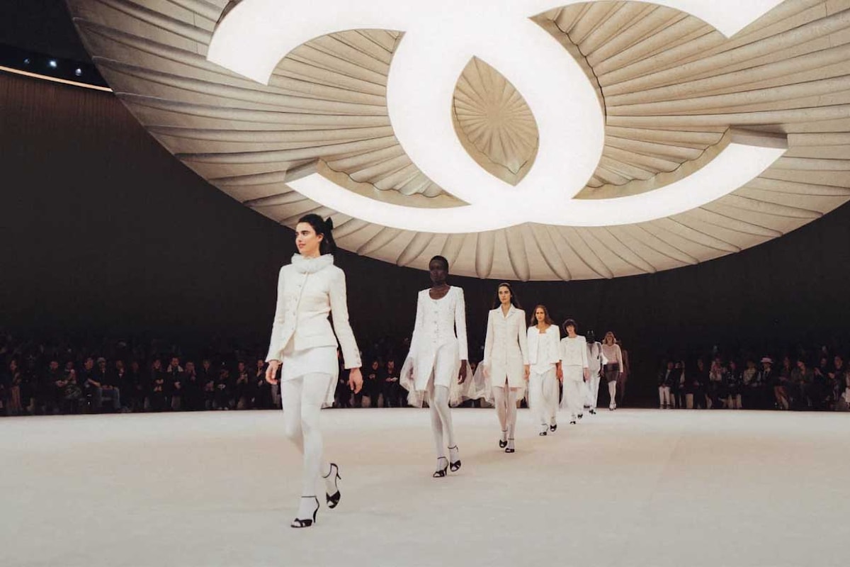 Eleganza in movimento: La magia di Chanel alla Paris Fashion Week