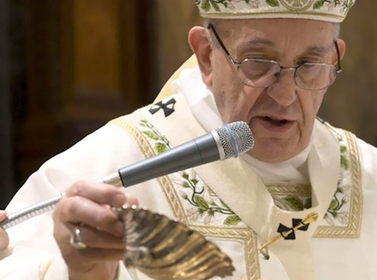 Papa approva stretta sui sacramenti. Ma chi li celebrerà con la crisi dei preti? Spazio ai preti sposati riammessi al ministero