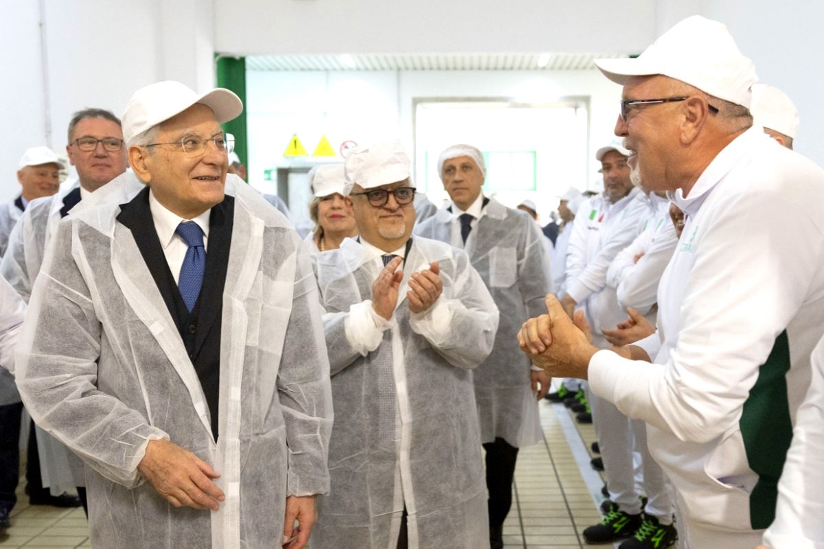Mattarella ha anticipato il discorso per il 1 maggio nella visita a due aziende calabresi dell'agroalimentare