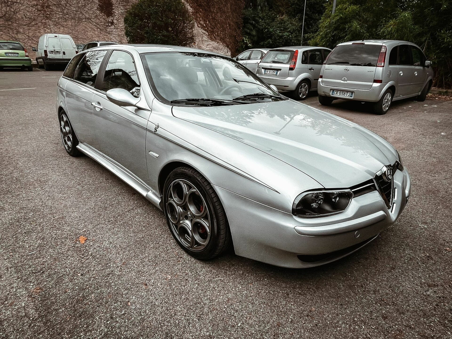 A spasso per l'Italia con una Alfa Romeo 156 2.5 V6 con 25 anni alle spalle