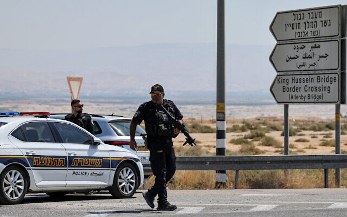 Chiuso il Ponte Re Hussein: dopo un attentato bloccato l'unico valico per poter entrare o uscire dalla Palestina