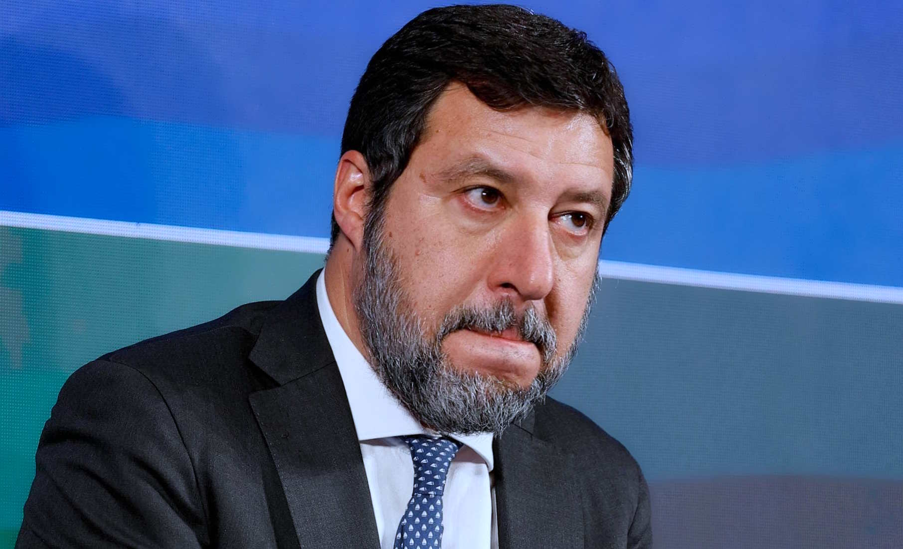 È sufficiente una considerazione di Calenda a smascherare il nulla che sostiene Salvini