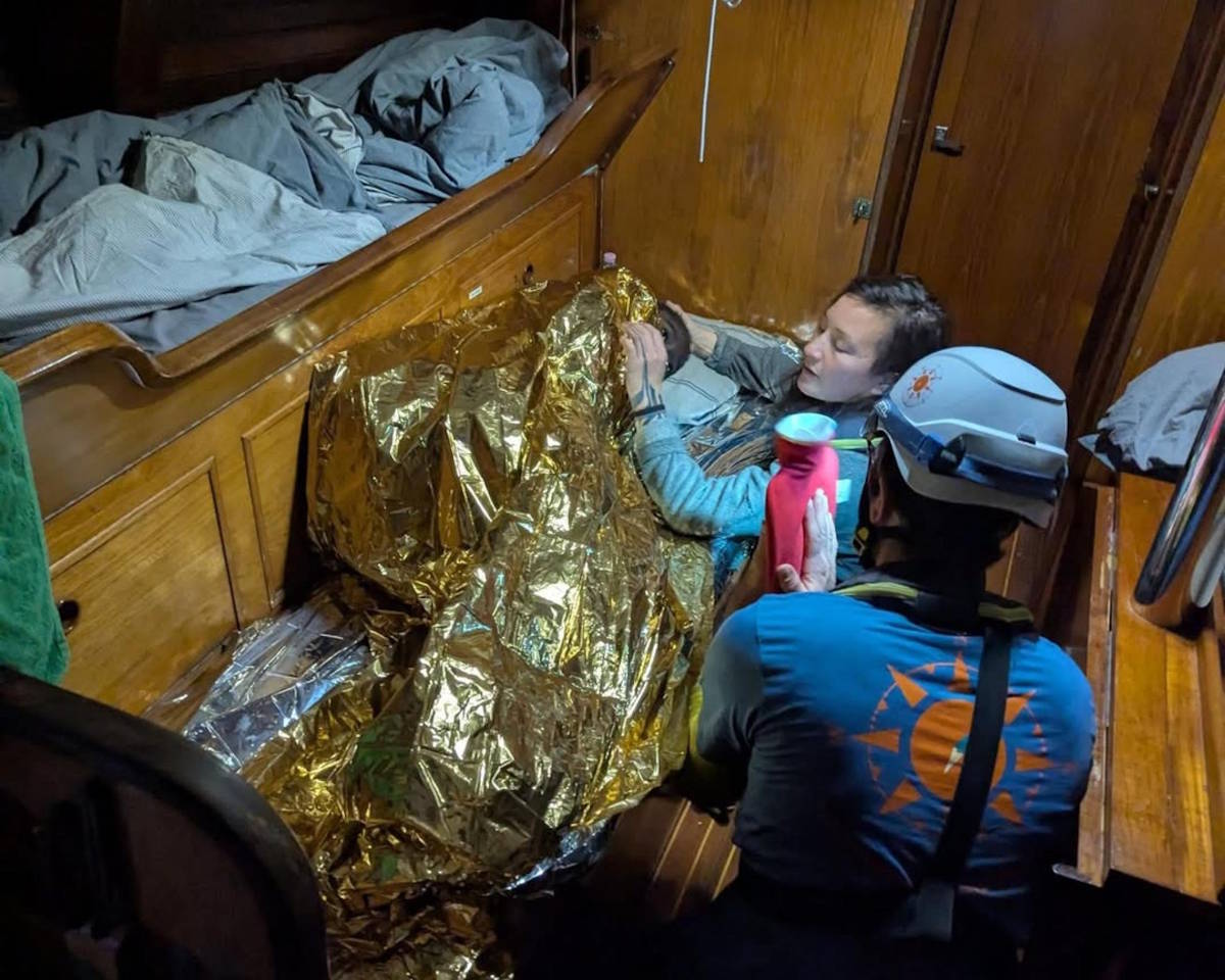 Lampedusa, la barca a vela di una ong ha salvato una bambina sopravvissuta a tre giorni in mare in pieno inverno