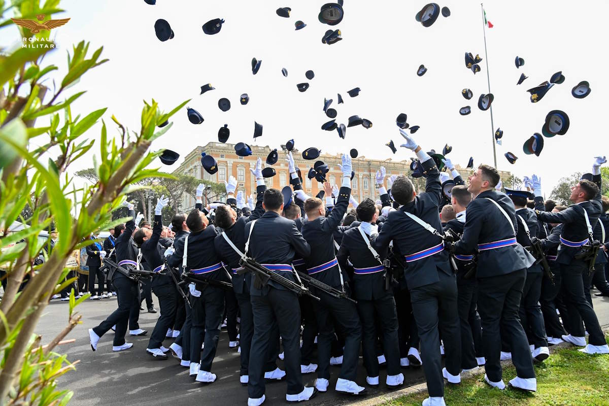 A Caserta gli Allievi del corso “Falco VI” dell’Accademia Aeronautica hanno giurato fedeltà alla Repubblica Italiana