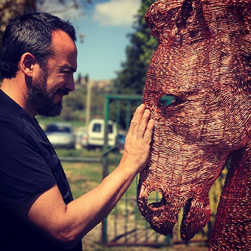 "Nulla si crea, nulla si distrugge, tutto si trasforma: L’Arte del Riciclo di Davide Dall’Osso e SOGIMI al Fuorisalone 2025"