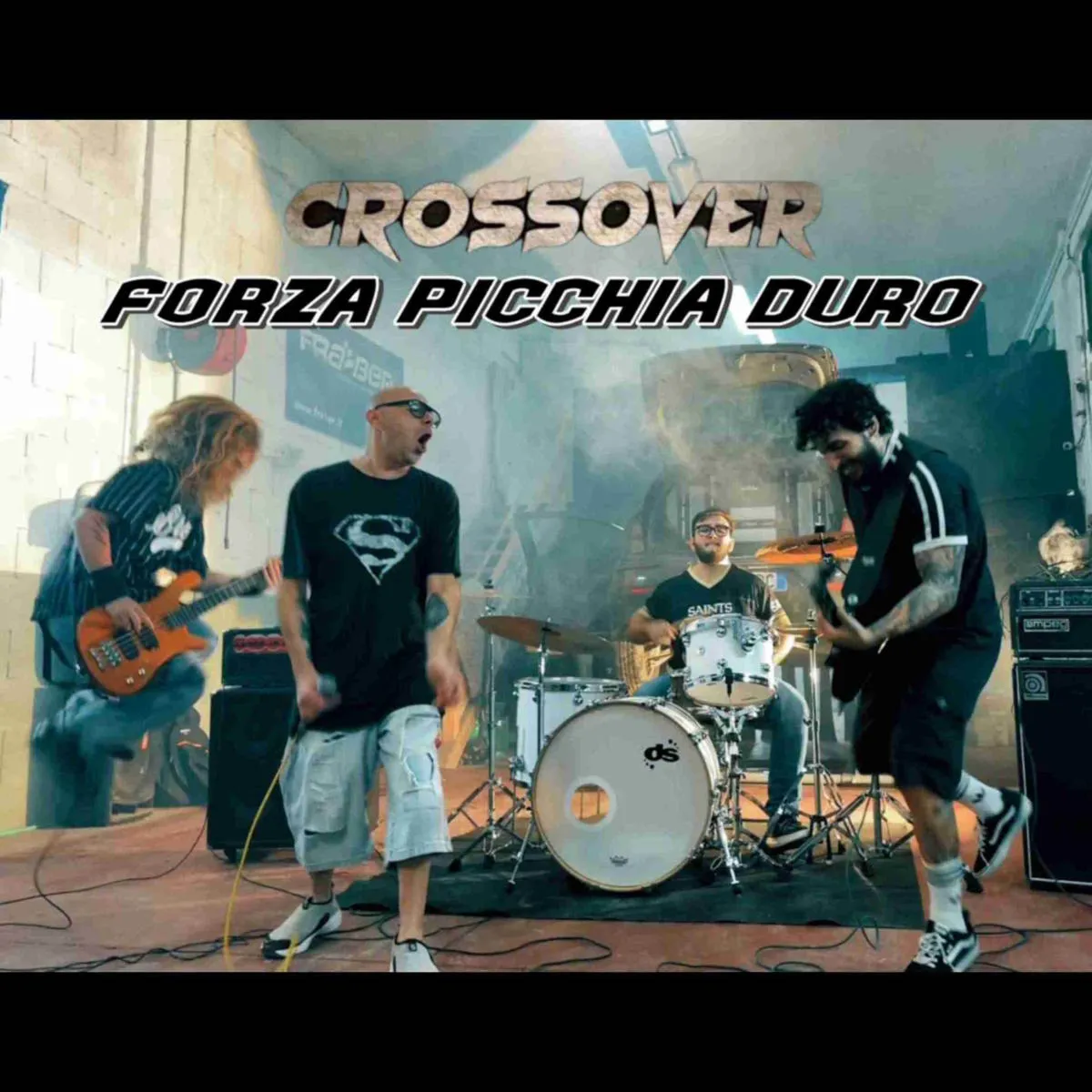 I Crossover con il loro singolo “Forza picchia duro”