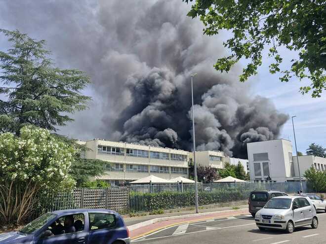 Incendio alla Facoltà di Agraria di Viterbo: crolla parte dell’edificio, evacuati studenti e personale