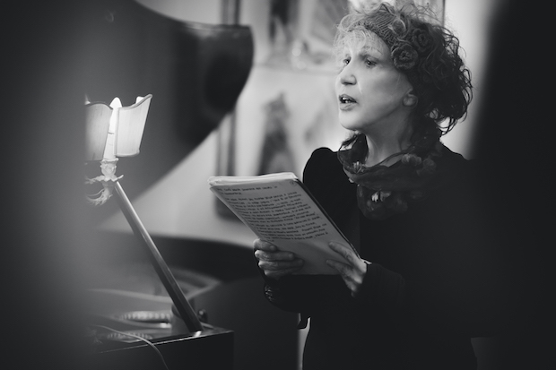 Anna Jencek canta Shakespeare: un nuovo sonetto che nutre l’anima