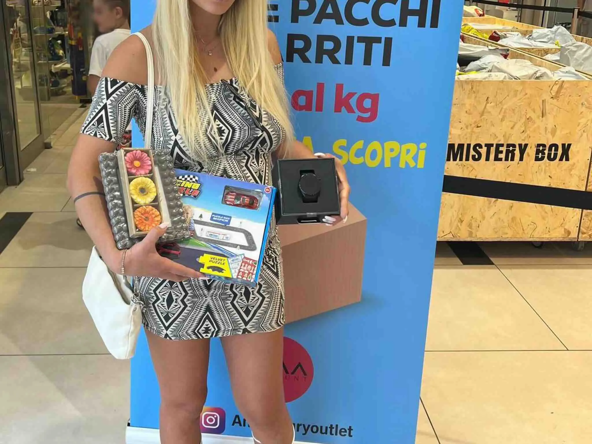 Mystery Box del commercio elettronico: curiosità alle stelle a Senigallia