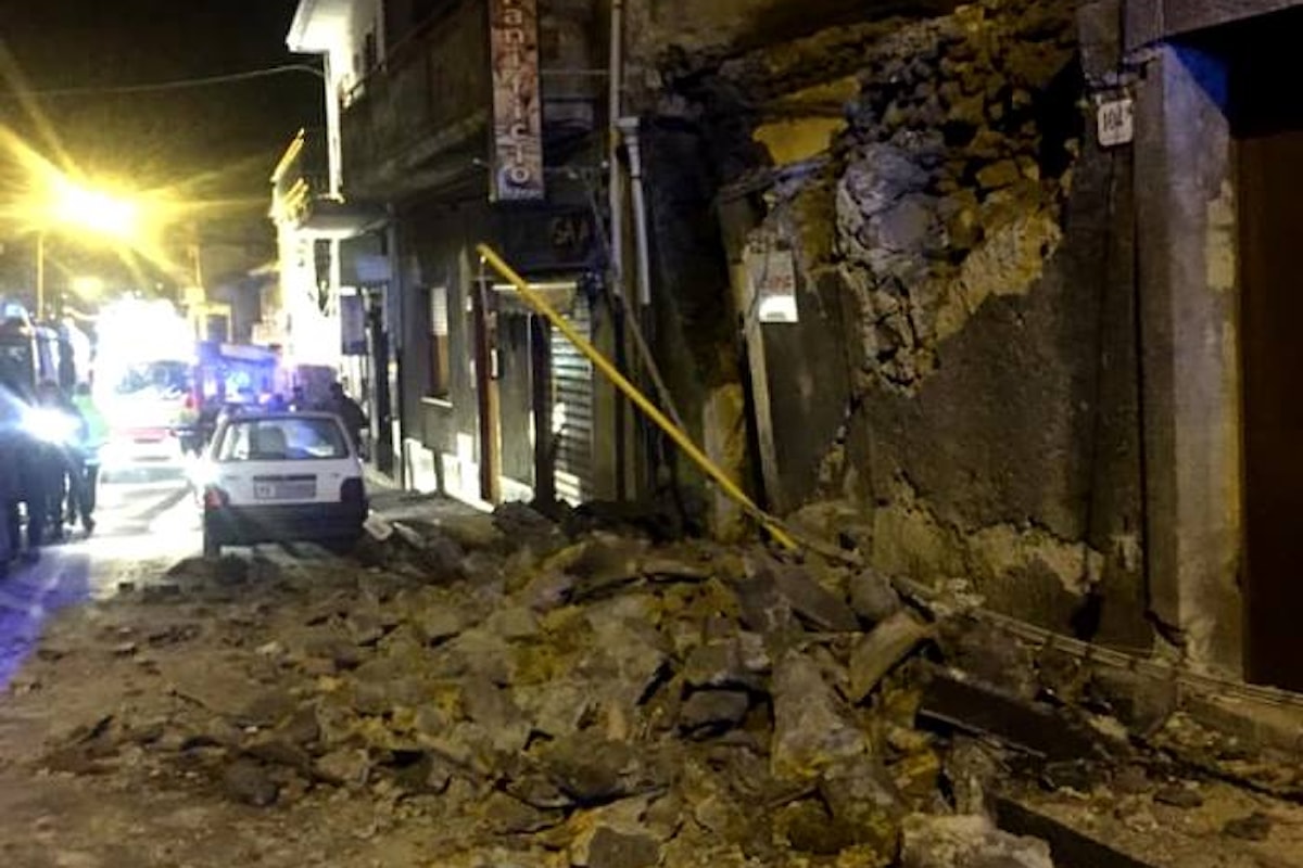 Danni e feriti per il sisma di magnitudo 4.8 che nella notte di S.Stefano ha colpito un'area alle pendici dell'Etna