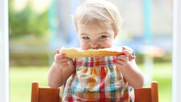 Attenzione ai denti dei bimbi, possibile campanello d'allarme anche per la celiachia