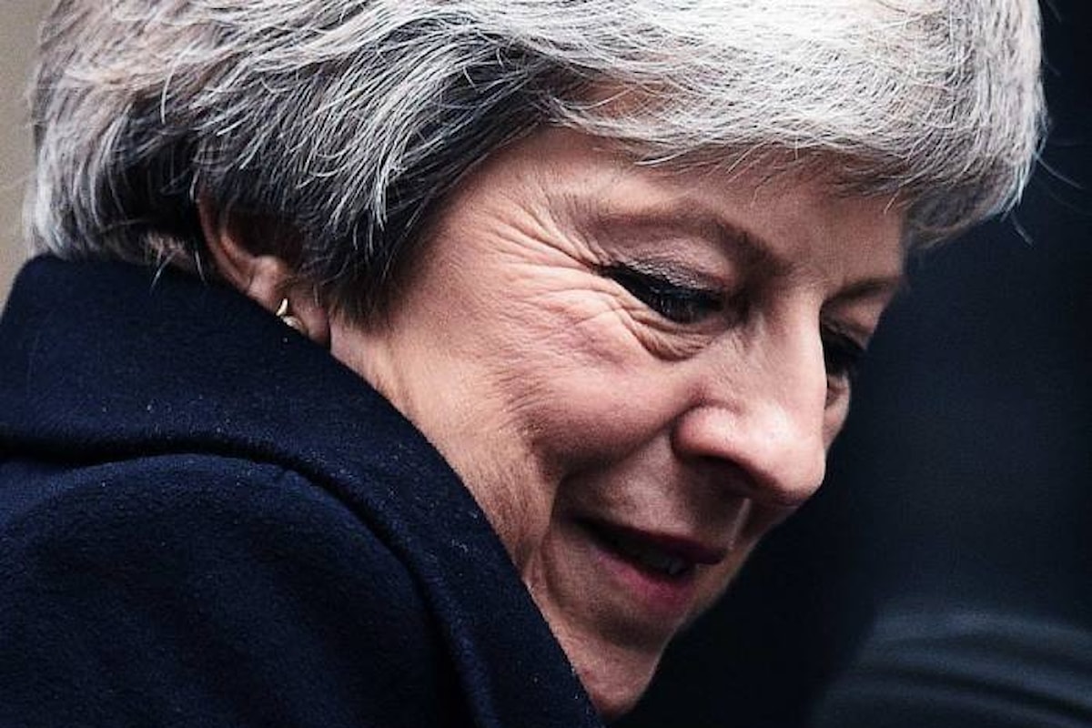 Theresa May ottiene la fiducia del suo partito conservando l'incarico di premier... ma per quanto ancora?