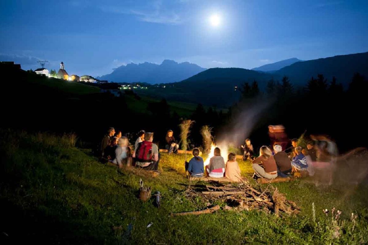 In provincia di Bolzano un'estate misteriosa per bimbi e genitori
