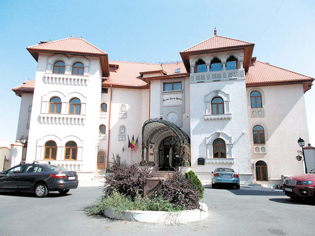 BUCAREST:RIABILTATO UN GRANDE PALAZZO STORICO ADIBENDOLO AD UN HOTEL A 5 STELLE