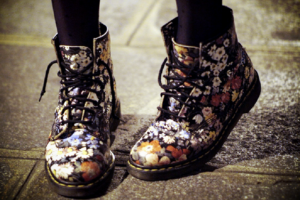 La moda del passato: loghi, look e brand di tendenza